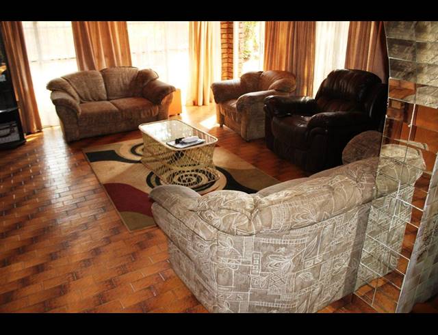 3 BEDROOM HOUSE SOLD IN THE ORCHARDS